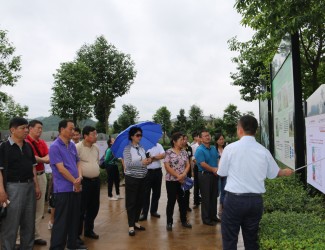 省政協(xié)提案調(diào)研組一行到苗鄉(xiāng)三七科技示范園調(diào)研指導工作